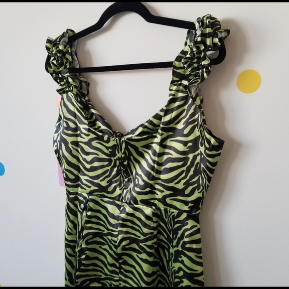 Capsule 98 size 8 ruffled green mini dress - Picture 6 of 6